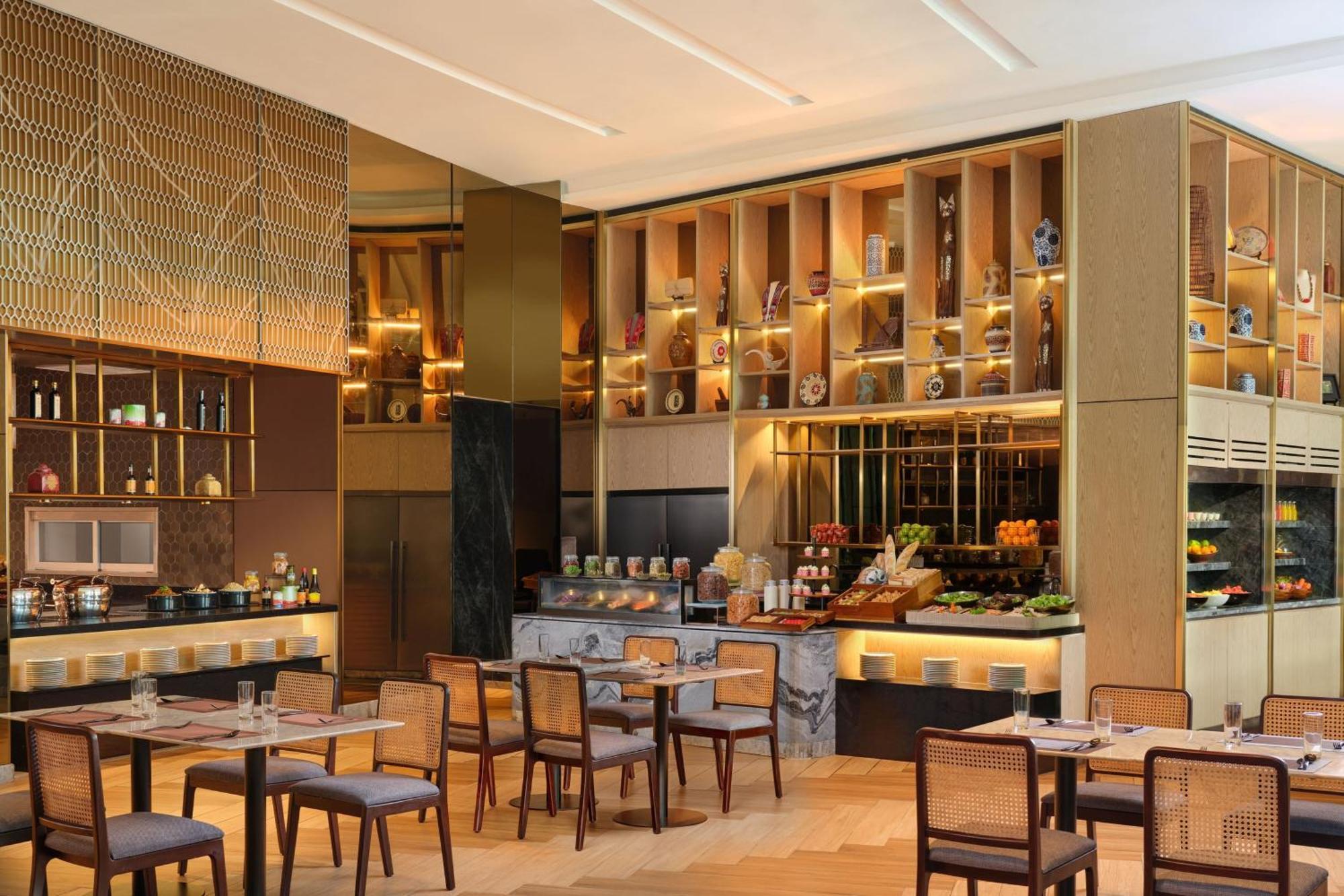 Sheraton Kuching Hotel Bagian luar foto